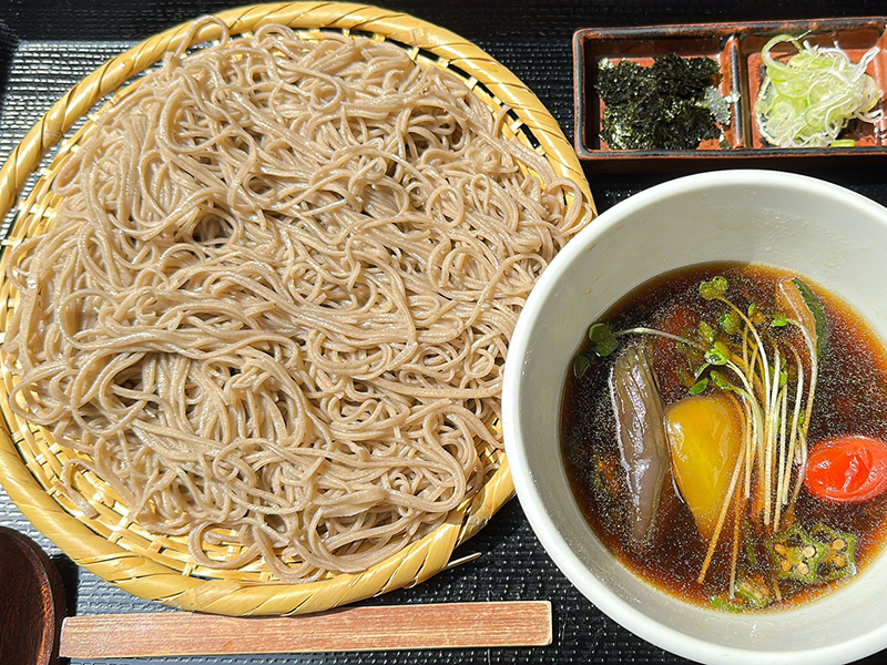 夏の旬菜つけ蕎麦そば
